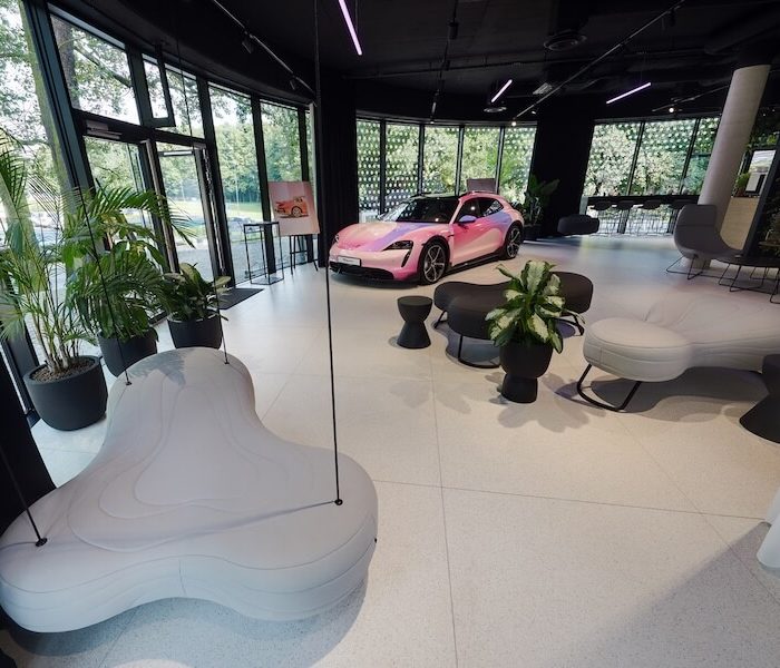 ARANŻACJA WNĘTRZ SALONU SAMOCHODOWEGO PORSCHE_POP-UP