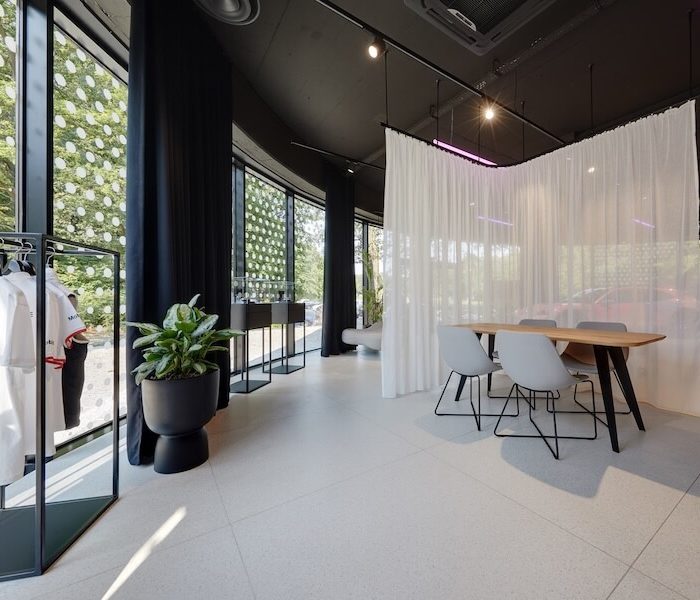 ARANŻACJA WNĘTRZ SALONU SAMOCHODOWEGO PORSCHE_POP-UP