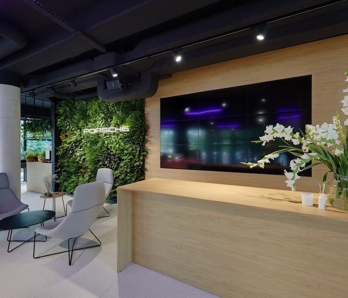 ARANŻACJA WNĘTRZ SALONU SAMOCHODOWEGO PORSCHE_POP-UP