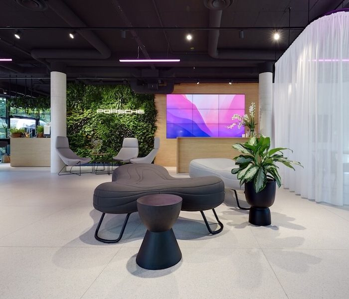 ARANŻACJA WNĘTRZ SALONU SAMOCHODOWEGO PORSCHE_POP-UP