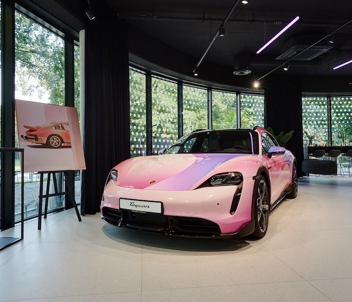 ARANŻACJA WNĘTRZ SALONU SAMOCHODOWEGO PORSCHE_POP-UP