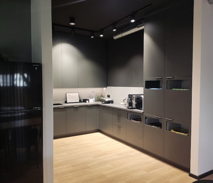 ARANŻACJA WNĘTRZ POMIESZCZEŃ BIUROWYCH ZAKŁADÓW PRODUKCYJNYCH UNILIN FLOORING POLSKA