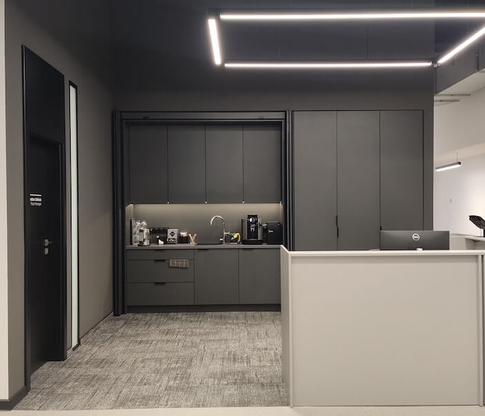 ARANŻACJA WNĘTRZ POMIESZCZEŃ BIUROWYCH ZAKŁADÓW PRODUKCYJNYCH UNILIN FLOORING POLSKA