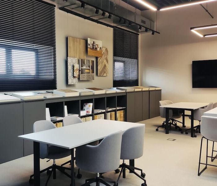 ARANŻACJA WNĘTRZ POMIESZCZEŃ BIUROWYCH ZAKŁADÓW PRODUKCYJNYCH UNILIN FLOORING POLSKA